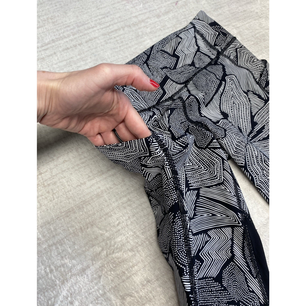 Lululemon Leggings Womens Size 6 Crop Dottie Tribe White Black Activewear Pants - Picture 6 of 12
